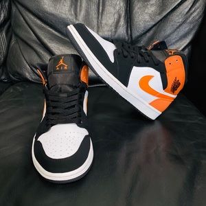 Jordan 1 Mid Size 9.5